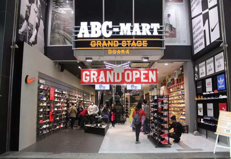 5 พิกัด ชินไซบาชิ แหล่งช้อปปิ้งโอซาก้าสุดฮิต 7 ร้านขายรองเท้า ABC-Mart Grand Stage