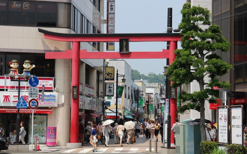 6 ที่เที่ยวเมืองคามาคุระ เมืองเล็กธรรมชาติสวย 4 Komachi Dori Street