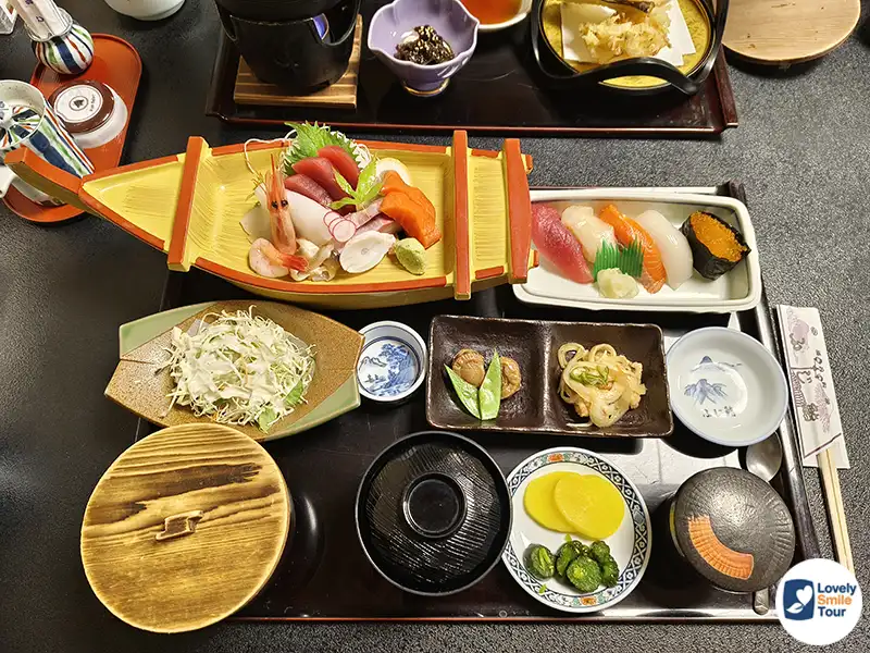 3 ที่เที่ยวเมืองโอตารุที่ต้องไป อัปเดตล่าสุด 8 ร้านซูชิที่ซาไกมาจิ
