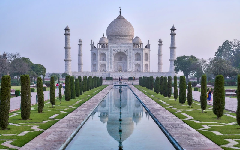 ทัชมาฮาล หนึ่งในสถานที่ท่องเที่ยวสำคัญของทัวร์อินเดีย