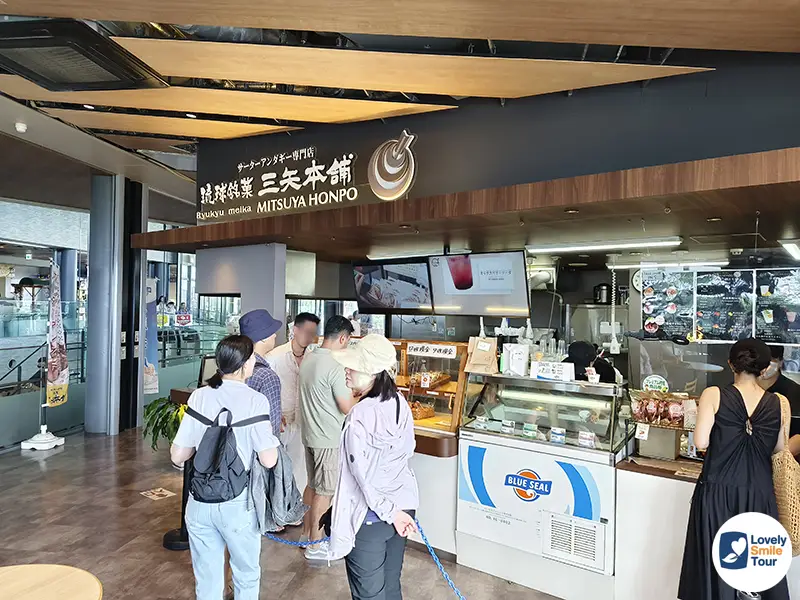 รีวิว Cape Manzamo ผามันซาโมะ ที่เที่ยวริมทะเลโอกินาว่า 17 ร้านขายของกิน