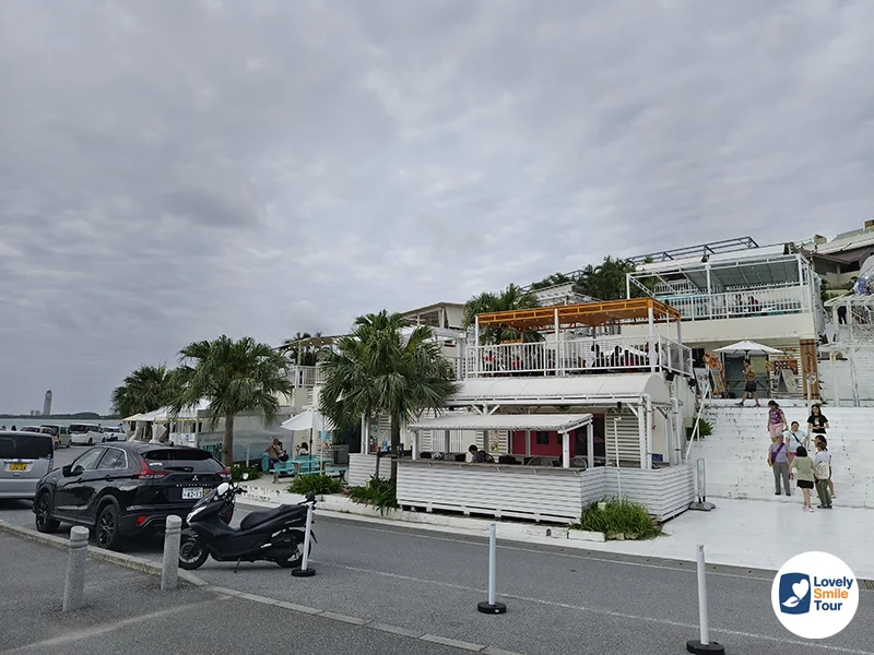 รีวิว Umikaji Terrace Senagajima ที่เที่ยวโอกินาว่าชิลๆ ริมทะเล 6 มีร้านค้า ร้านอาหารมากมายที่ Umikaji Terrace Senagajima