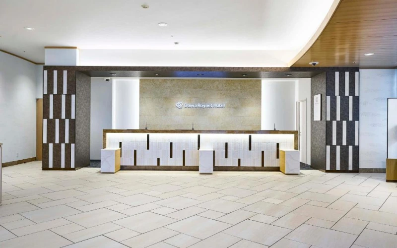 10 ที่พักโอกินาว่า ใกล้สถานีรถไฟ อัปเดตล่าสุด 17 ล็อบบี้โรงแรม Daiwa Roynet Hotel Naha Kokusai-dori