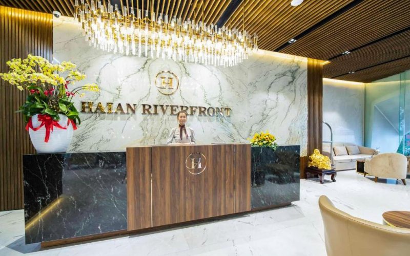 10 ที่พักดานัง ระดับ 4-5 ดาว คุณภาพเยี่ยม อัปเดตล่าสุด 7 ล็อบบี้ของโรงแรม Haian Riverfront Hotel Da Nang