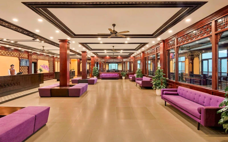 10 ที่พักดานัง ระดับ 4-5 ดาว คุณภาพเยี่ยม อัปเดตล่าสุด 3 ล็อบบี้โรงแรม Mercure Danang French Village Bana Hills