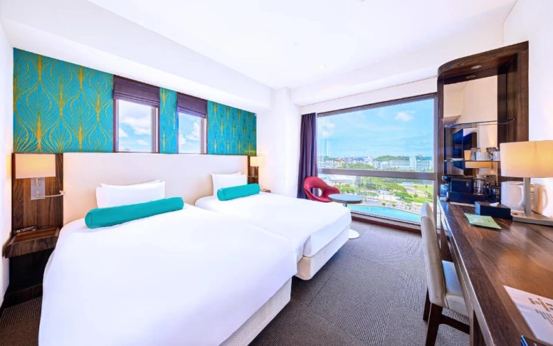 10 ที่พักโอกินาว่า ใกล้สถานีรถไฟ อัปเดตล่าสุด 22 ห้อง Superior Twin River View Room โรงแรม Mercure Okinawa Naha