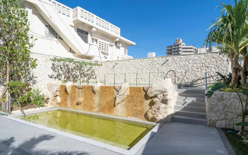 10 ที่พักโอกินาว่า ใกล้สถานีรถไฟ อัปเดตล่าสุด 45 บ่อออนเซ็นกลางแจ้งโรงแรม Okinawa Hinode Hotel