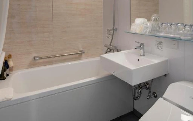 10 ที่พักโอกินาว่า ใกล้สถานีรถไฟ อัปเดตล่าสุด 47 ห้องน้ำโรงแรม Okinawa Hinode Hotel