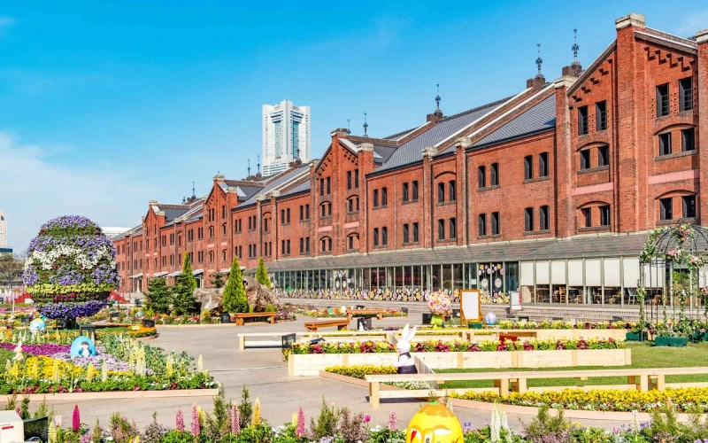 รีวิวโกดังอิฐแดงโยโกฮาม่า Yokohama Red Brick Warehouse 5 งาน Flower Garden ที่จัดบริเวณด้านหน้าของโกดังอิฐแดงโยโกฮาม่า