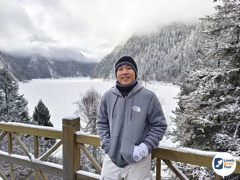 รีวิว จิ่วจ้ายโกว Jiuzhaigou ที่เที่ยวมรดกโลกที่ต้องไปสักครั้ง 12 ฤดูหนาวที่ทะเลสาบยาว