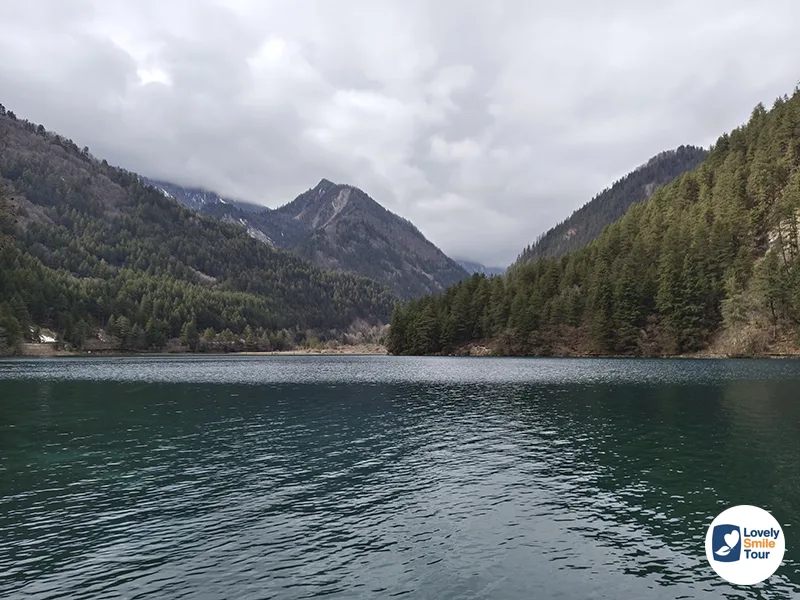 รีวิว จิ่วจ้ายโกว Jiuzhaigou ที่เที่ยวมรดกโลกที่ต้องไปสักครั้ง 7 ทัวร์จีนพาเที่ยวทะเลสาบกระจก จิ่วจ้ายโกว