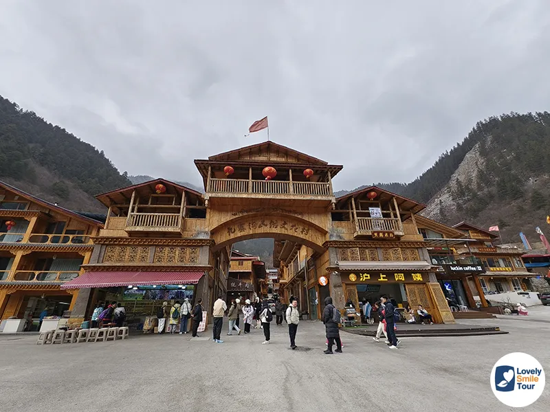 หมู่บ้านทิเบตในอุทยานจิ่วจ้ายโกว