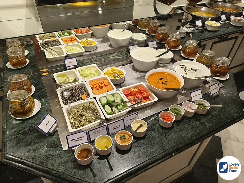 สลัดบาร์ของโรงแรม Sarovar Portico Jaipur - MI Road