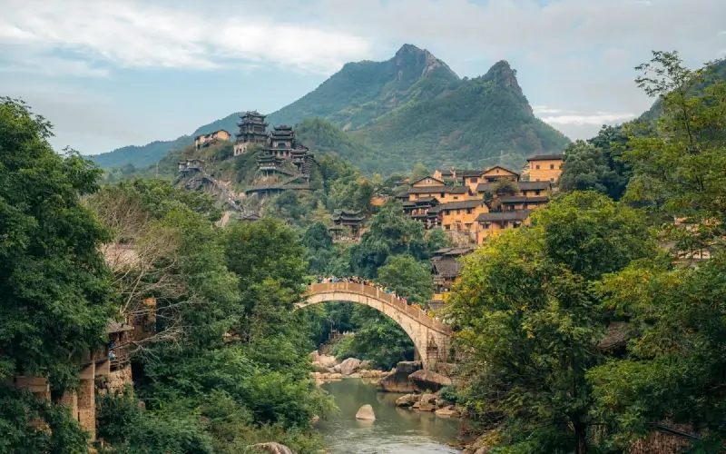 สะพานชมวิวกลางหุบเขา
