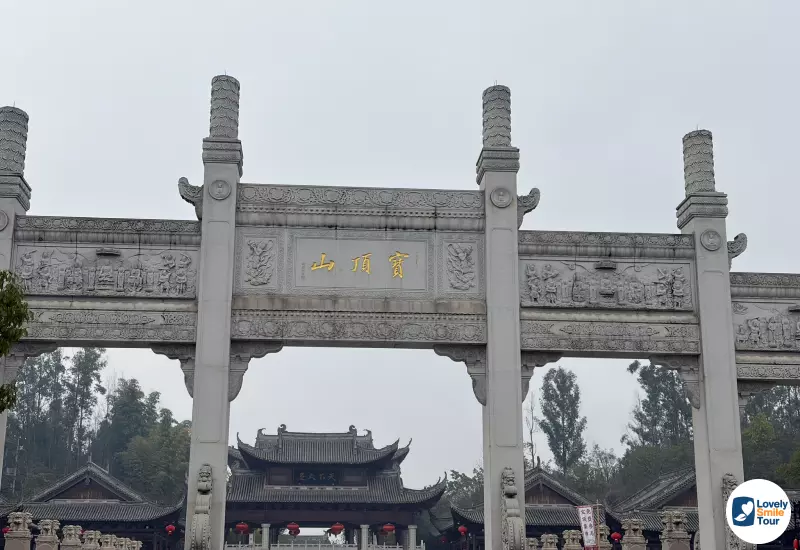 รีวิวทัวร์ฉงชิ่ง อู่หลง ฝูหลิง ต้าจู๋ 6 วัน 4 คืน 65 ประตูทางเข้าด้านหน้า