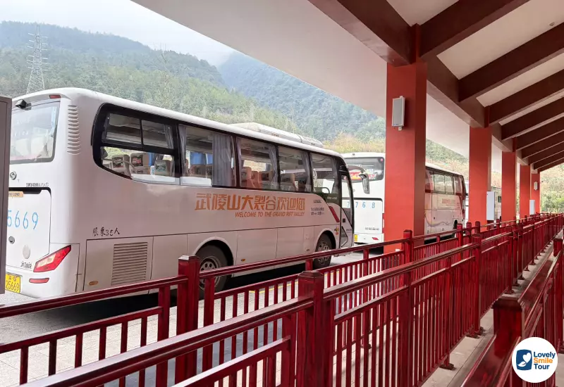 รีวิวทัวร์ฉงชิ่ง อู่หลง ฝูหลิง ต้าจู๋ 6 วัน 4 คืน 53 รถบัสอุทยาน