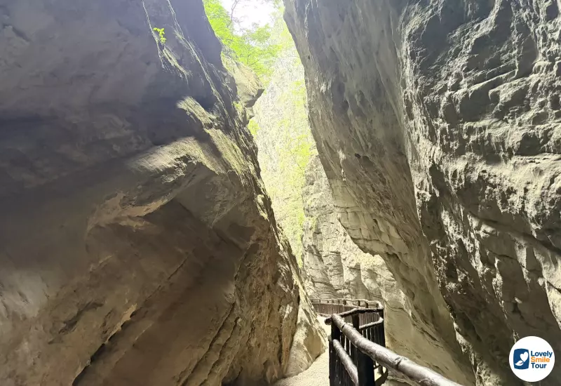 รีวิวทัวร์ฉงชิ่ง อู่หลง ฝูหลิง ต้าจู๋ 6 วัน 4 คืน 59 หุบเขารอยแยก