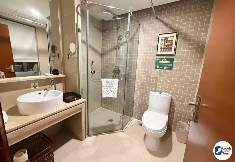 รีวิวทัวร์ฉงชิ่ง อู่หลง ฝูหลิง ต้าจู๋ 6 วัน 4 คืน 40 ห้องน้ำของโรงแรม