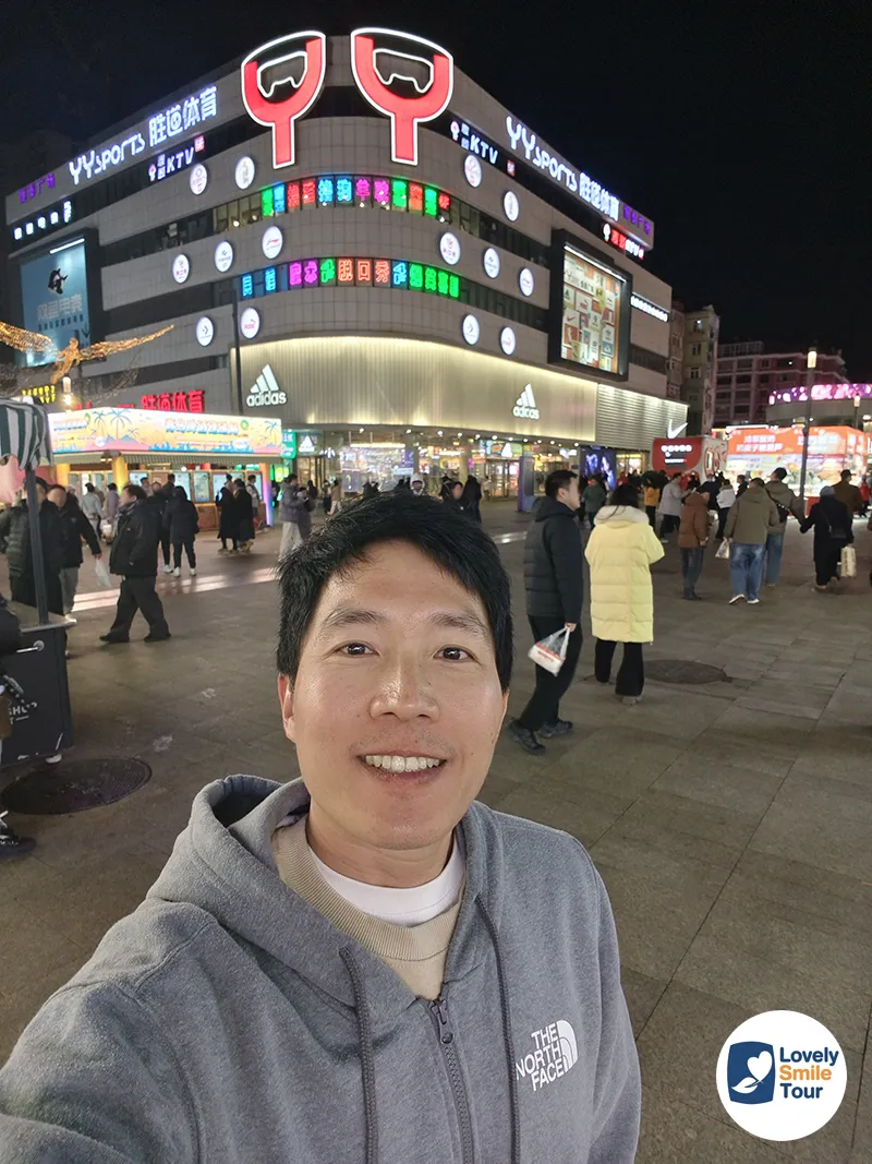 คุณเก้ ผู้จัดการทั่วไป lovely smile tour พาเดินช้อปปิ้งในย่านถนนคนเดินไถตง