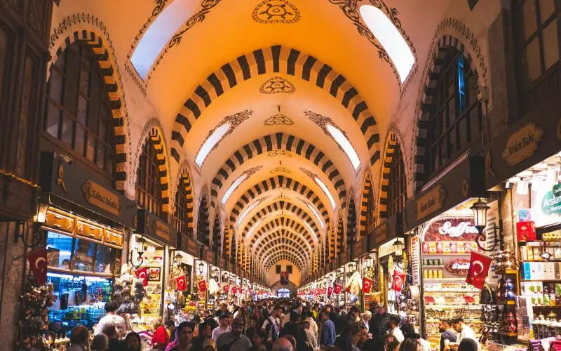 10 ที่เที่ยวตุรกี 2026 ดินแดนสองทวีป ห้ามพลาด! 7 ตลาดเก่าแก่ในอิสตันบูล เป็นแหล่งช้อปปิ้งของฝาก พรม เครื่องเทศ และสินค้าท้องถิ่นของตุรกี