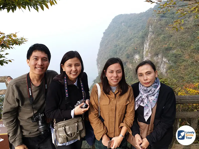 5 ทริคเลือก ทัวร์จีนบริษัทไหนดี เที่ยวฟิน ไกด์ดูแลเป๊ะ 9 ไปจีนครั้งแรกไปกับ Lovely Smile Tour สบายใจ มีคนดูแลตลอดการเดินทาง
