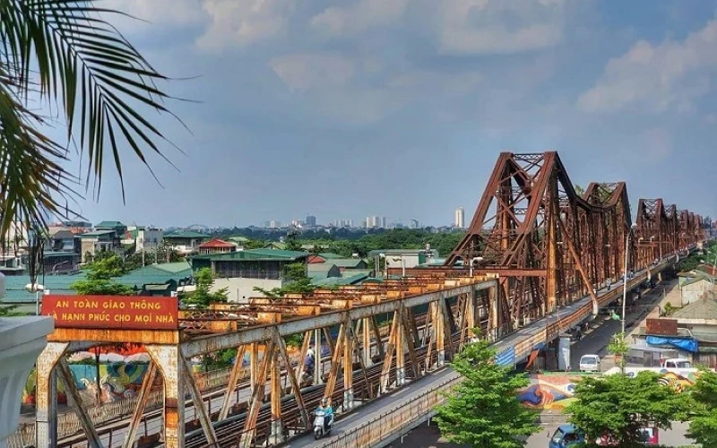 อัปเดต 10 ที่เที่ยวฮานอย 2026 เมืองหลวงเวียดนามที่คุณต้องไป 11 สะพานลองเบียน ที่เที่ยวฮานอยเชิงประวัติศาสตร์ สะพานเหล็กยุคอาณานิคมที่ทอดข้ามแม่น้ำแดงและเป็นสัญลักษณ์สำคัญของเมือง