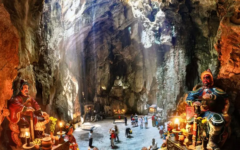ปักหมุด 10 ที่เที่ยวดานัง 2569 เมืองฮิตเวียดนามสุดปัง 7 ถ้ำหินปูนธรรมชาติและวัดโบราณบนยอดภูเขาหินอ่อน Marble Mountains แหล่งท่องเที่ยวประวัติศาสตร์ในดานัง