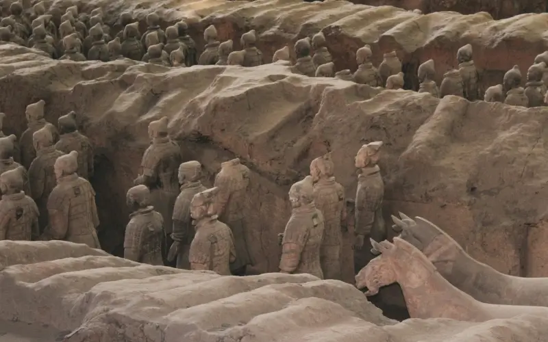 5 สิ่งต้องรู้ก่อนเยือน สุสานทหารจิ๋นซีฮ่องเต้ สุดยอดมรดกโลก 3 ภายในสุสานทหารจิ๋นซีฮ่องเต้ หนึ่งในมรดกโลกโดยองค์การยูเนสโก