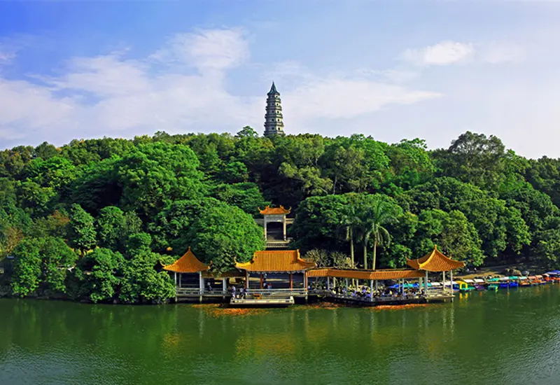 10 ที่เที่ยวหนานหนิง เสน่ห์เมืองสีเขียวแดนมังกร ต้องไปเยือน 2 วิวทิวทัศน์มุมกว้างจากจุดชมวิวเขาชิงซิ่ว มองเห็นผืนป่าและแม่น้ำของเมืองหนานหนิง