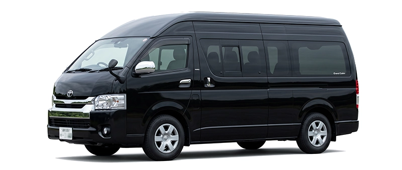 เช่ารถพร้อมคนขับ โดยรถตู้ Toyota Hiace Grand Cabin จาก Lovely Smile Tour
