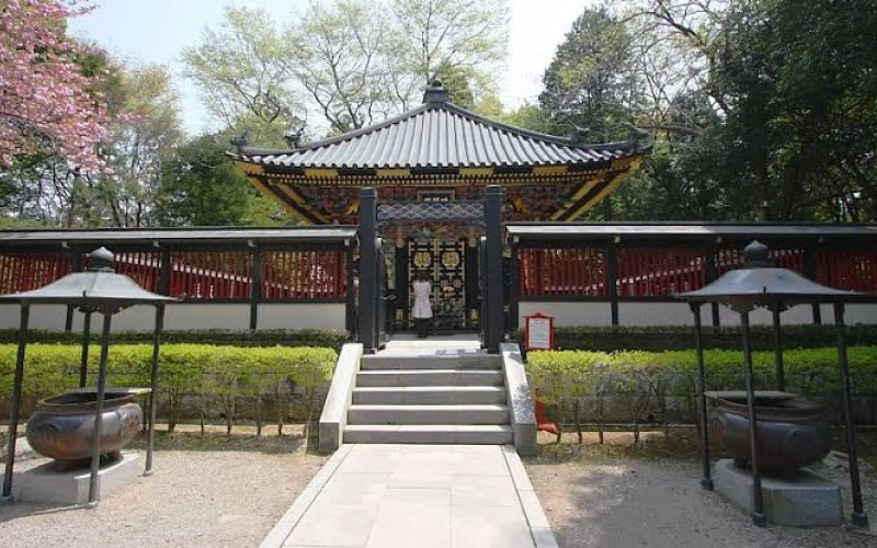 แจกพิกัด 10 ที่เที่ยวเซนได เมืองสวยธรรมชาติปัง อัปเดตล่าสุด 8 สุสานซุยโฮเดน ที่เที่ยวเซนไดซึ่งเป็นสถานที่ฝังศพของดาเตะ มาซามุเนะ โดดเด่นด้วยสถาปัตยกรรมอันวิจิตรงดงาม