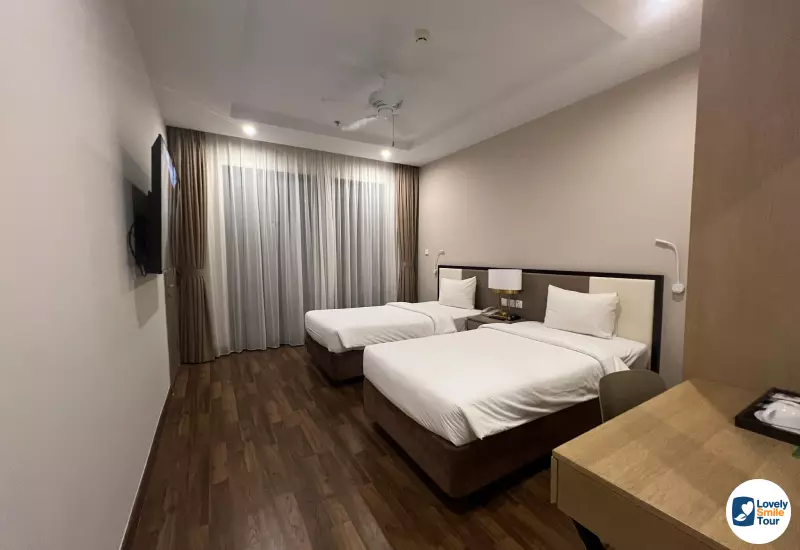 ภายในห้องพักของโรงแรมระดับ 4 ดาว เครื่องใช้และสิ่งอำนวยความะสะดวกครบ