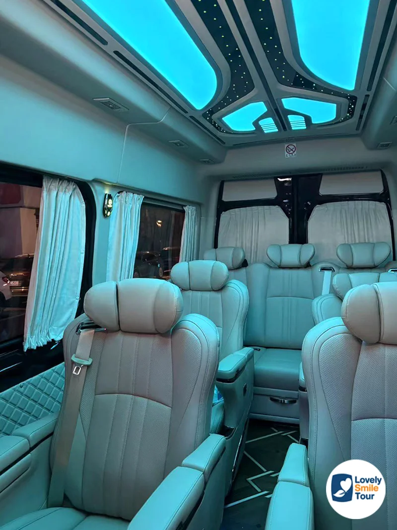 เช่ารถพร้อมคนขับ จีน 5 ที่นั่งภายในรถตู้ VIP 9 ที่นั่ง เบาะใหญ่นั่งสบาย