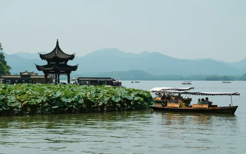 ทะเลสาบซีหู หนึ่งในสถานที่ท่องเที่ยวไฮไลต์เมืองหางโจว ทัวร์จีน