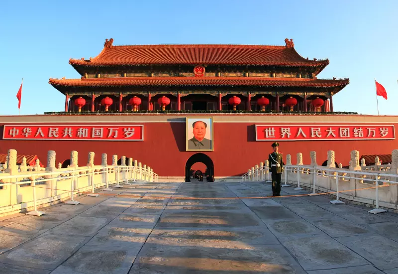 เจาะลึก จัตุรัสเทียนอันเหมิน 5 สิ่งที่ต้องรู้ก่อนไปเที่ยวปักกิ่ง 2 จัตุรัสเทียนอันเหมิน กรุงปักกิ่ง ประเทศจีน สถานที่ท่องเที่ยวสำคัญใจกลางเมือง