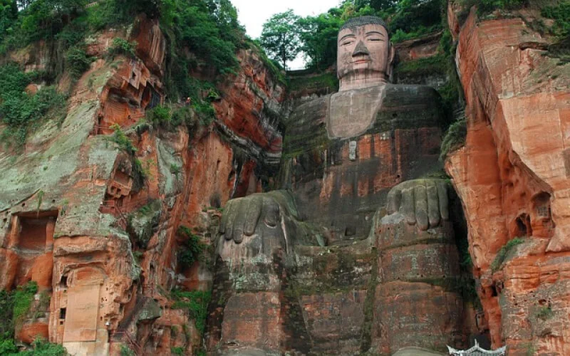 5 เหตุผลที่ต้องไปเยือน พระพุทธรูปเล่อซาน มรดกโลกแห่งจีน 3 ภาพวิวพระพุทธรูปเล่อซานที่เกิดจากแรงศรัทธา