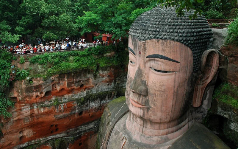 5 เหตุผลที่ต้องไปเยือน พระพุทธรูปเล่อซาน มรดกโลกแห่งจีน 2 ภาพมุมสูงพระพุทธรูปเล่อซานสุดอลังการ